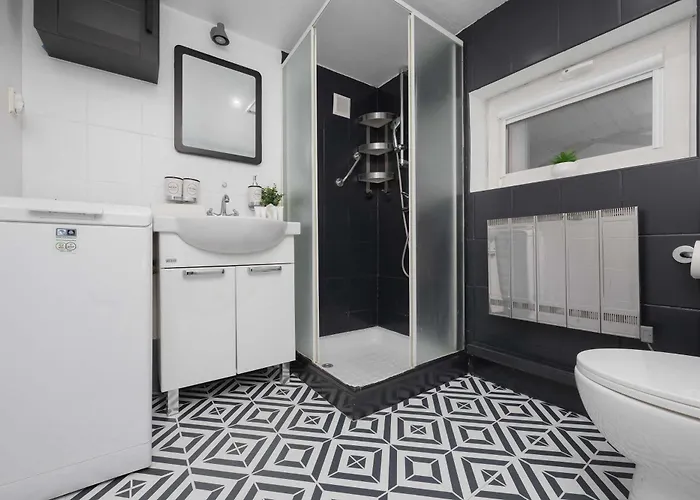 Charming House In The Capital With Two Parking Spaces By Renters