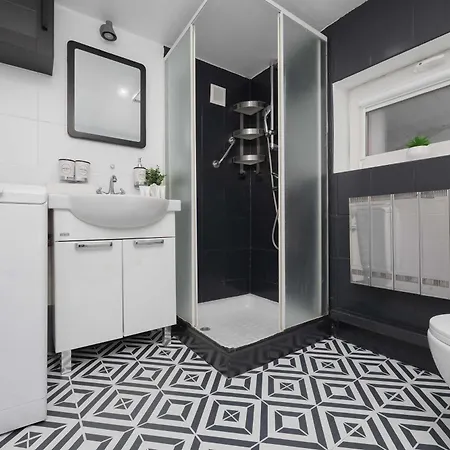 Charming House In The Capital With Two Parking Spaces By Renters